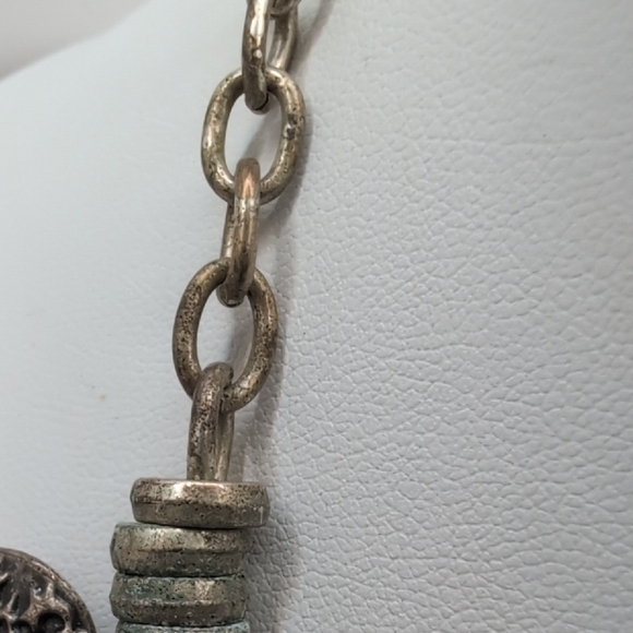 Silver and Blue Necklace with Teardrop Pendants and Vintage Design - Picture 5 of 6